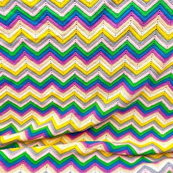Colorful Hand Knit Chevron Pattern Blanket - Picture 2 of 3